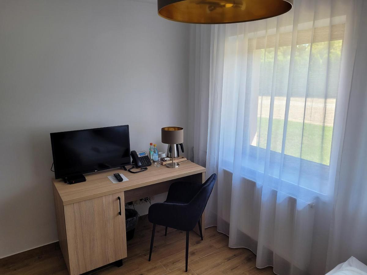 Dwor Kombornia - Folwark Buitenkant foto